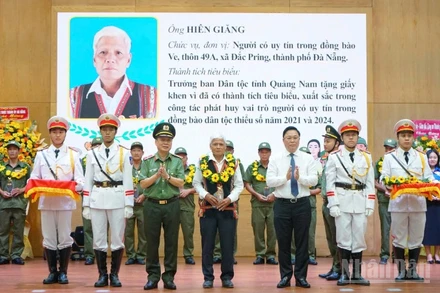 Đà Nẵng tôn vinh 120 điển hình tiêu biểu trong phong trào Toàn dân bảo vệ an ninh Tổ quốc. (Ảnh: ANH ĐÀO)