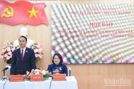 Phó Bí thư Thường trực Thành ủy Đà Nẵng Nguyễn Đình Vĩnh phát biểu tại buổi họp báo. (Ảnh: ANH ĐÀO)