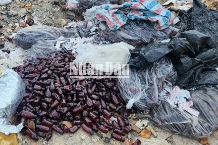 Số thuốc bị vứt ra bãi rác tại thời điểm phát hiện ngày 10/6. (Ảnh: CÔNG VINH)