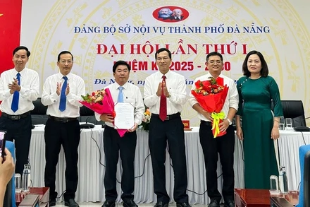 Ngày 16/6 Đảng ủy Nội vụ thành phố Đà Nẵng công bố quyết định thành lập Chi bộ đặc khu Hoàng Sa. (Ảnh: KIM LẬP)