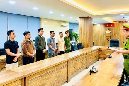 Các đối tượng tại cơ quan điều tra. (Ảnh: Công an cung cấp)