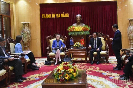 Quang cảnh buổi tiếp. (Ảnh: ANH ĐÀO)