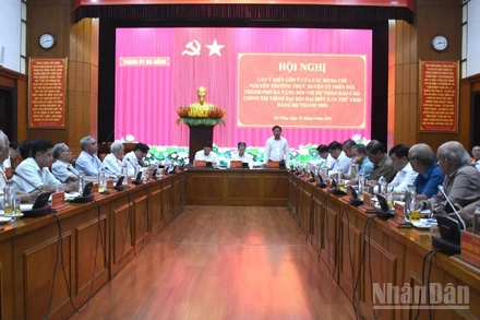 Phó Bí thư Thành ủy, Chủ tịch ủy ban nhân dân thành phố Đà Nẵng Lương Nguyễn Minh Triết phát biểu tại hội nghị. (Ảnh: ANH ĐÀO)