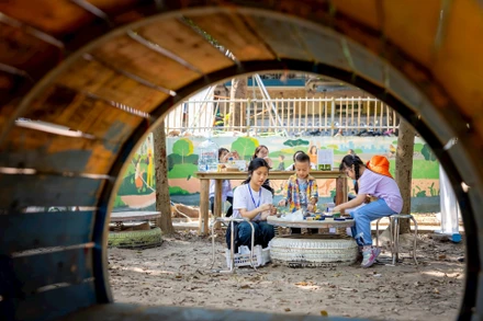 Hoạt động trải nghiệm STEM dành cho trẻ em tại sân chơi cộng đồng Phúc Tân, phường Hồng Hà, thành phố Hà Nội. (Nguồn Think Playgrounds) 