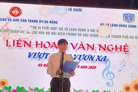 Trưởng Ban Tuyên giáo và Dân vận Thành ủy Đà Nẵng Trần Thắng Lợi phát biểu tại chương trình. (Ảnh: ĐÌNH TĂNG).