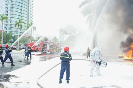 Thành phố Đà Nẵng diễn tập phòng cháy, chữa cháy. (Ảnh: ĐÌNH TĂNG)