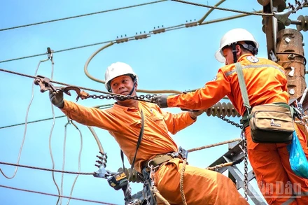 Để bảo đảm cung cấp điện cho năm 2025, EVNCPC đã chủ động triển khai đồng bộ nhiều phương án, sẵn sàng trong mọi tình huống nhằm cung cấp điện an toàn, liên tục, hiệu quả. (Ảnh: ĐÌNH TĂNG)