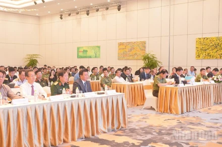 Các đại biểu tham dự hội thảo khoa học. 