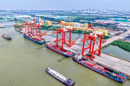 Một góc cảng Dương Châu ở tỉnh Giang Tô, Trung Quốc. (Ảnh: Tân Hoa xã)