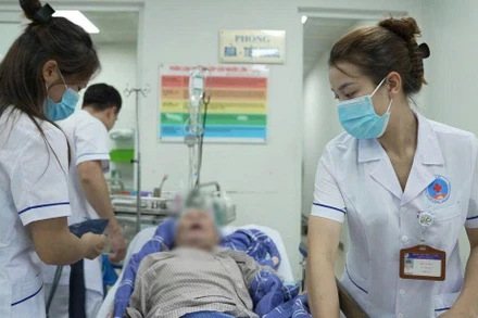 Các cơ sở y tế trực cấp cứu 24/24, bảo đảm công tác khám, chữa bệnh mùa mưa bão. (Ảnh: THÚY QUỲNH)