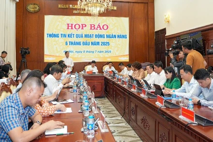 Toàn cảnh cuộc họp báo. 