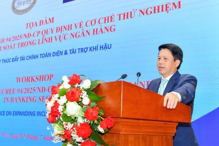 Phó Thống đốc Ngân hàng Nhà nước Phạm Tiến Dũng phát biểu tại tọa đàm.