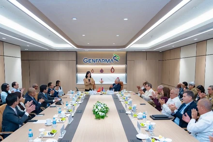 Toàn cảnh buổi thăm và làm việc của đoàn lãnh đạo cấp cao Cuba tại Nhà máy Genfarma, tại Khu Công nghệ cao Hòa Lạc, Hà Nội