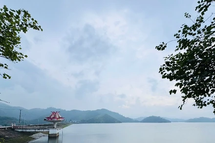 Cần giám sát chặt chẽ chất lượng nguồn nước khu vực hồ Núi Cốc.