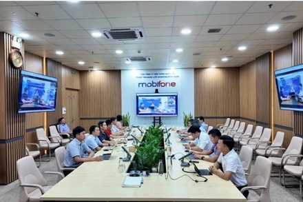 Ban Chỉ huy phòng, chống thiên tai MobiFone họp trực tuyến với các đơn vị miền trung về phương án ứng phó bão số 13.