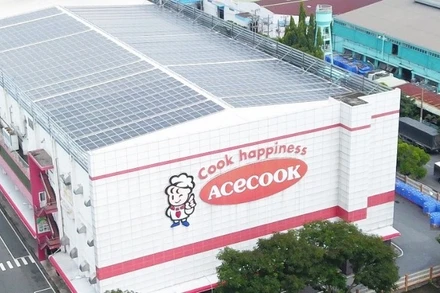 Hệ thống điện mặt trời áp mái được sử dụng cho các hoạt động sản xuất và tòa nhà văn phòng chính 5 tầng tại Khu công nghiệp Tân Bình (Thành phố Hồ Chí Minh) với hơn 400 cán bộ, công nhân viên đang làm việc.