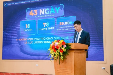 Ông Vũ Chí Thành, Hiệu trưởng Trường cao đẳng FPT Polytechnic chia sẻ kết quả bước đầu của Dự án "Xung kích số" và nhấn mạnh vai trò của cơ sở giáo dục trong việc phổ cập kỹ năng số cho người dân.