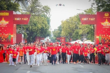 Đông đảo người dân hưởng ứng chương trình.