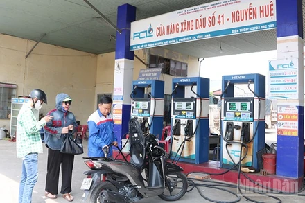 Hoạt động kinh doanh xăng, dầu tại phường Long Châu, tỉnh Vĩnh Long ổn định.
