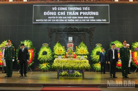 Lễ tang cấp Nhà nước nguyên Phó Chủ tịch Hội đồng Bộ trưởng Trần Phương. (Ảnh THẾ ĐẠI)