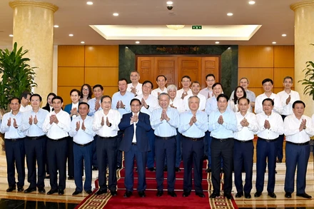 Tổng Bí thư Tô Lâm và các đồng chí lãnh đạo Đảng, Nhà nước tại cuộc làm việc với Ban Thường vụ Đảng ủy Chính phủ. (Ảnh: ĐĂNG KHOA)