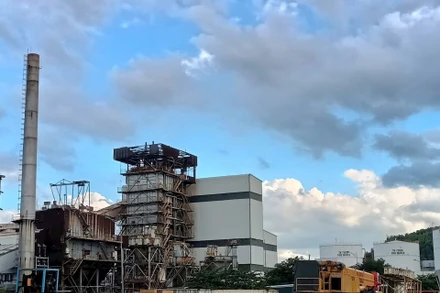 Một góc Nhà máy Nhiên liệu sinh học Bio - Ethanol Dung Quất.