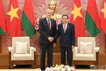 Chủ tịch Quốc hội Trần Thanh Mẫn và Chủ tịch Hạ viện Cộng hòa Belarus Igor Sergeyenko. (Ảnh: DUY LINH)