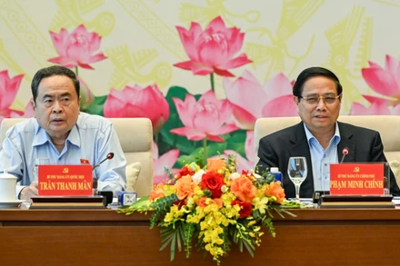 Bí thư Đảng ủy Chính phủ, Thủ tướng Chính phủ Phạm Minh Chính và Bí thư Đảng ủy Quốc hội, Chủ tịch Quốc hội Trần Thanh Mẫn chủ trì hội nghị.