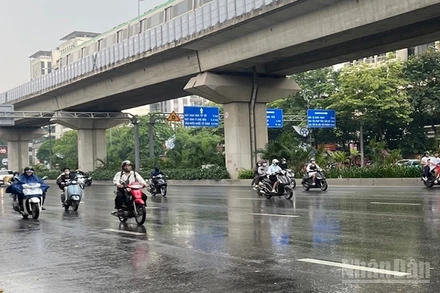 Dự báo khu vực Hà Nội sáng có mưa, mưa vừa và dông. (Ảnh minh họa: Đ.T)