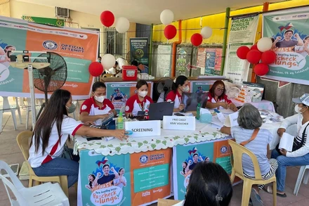 Sở Y tế cung cấp các dịch vụ như sàng lọc miễn phí và chụp X-quang ngực miễn phí tại Bệnh viện Cộng đồng Guimba ở tỉnh Nueva Ecija. (Ảnh: PIA)