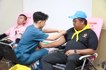 Cộng đồng người Thái Lan tại Việt Nam tham gia hiến máu nhân đạo.