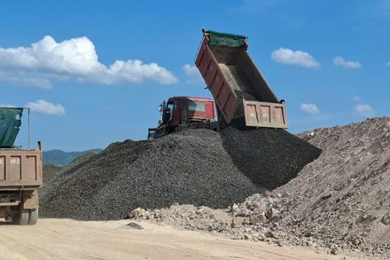 Công trình từ mố M2 cầu Đà Rằng-Km34+240 đang thi công.