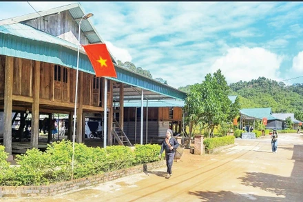 Người dân yên tâm sinh sống tại khu tái định cư Co Hương.