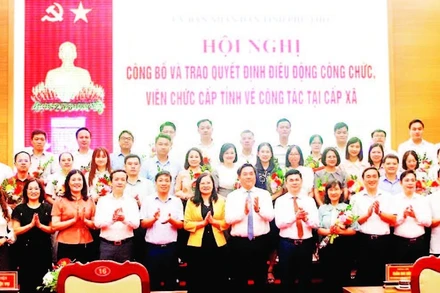 Lãnh đạo tỉnh Phú Thọ và các công chức, viên chức cấp tỉnh được điều động về xã.