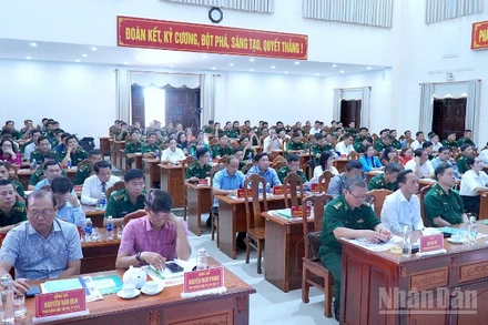 Các đại biểu Cà Mau tham gia Hội nghị tổng kết, tôn vinh các mô hình, chương trình, phong trào tham gia phát triển kinh tế, văn hóa, xã hội khu vực biên giới biển.