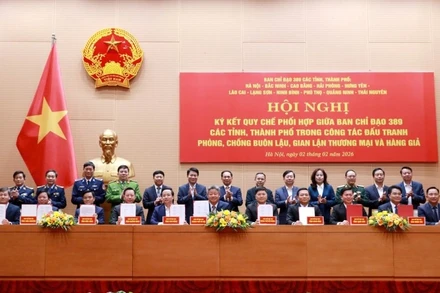 Đại diện Ban chỉ đạo 389 các tỉnh, thành phố ký kết Quy chế phối hợp trong công tác đấu tranh chống buôn lậu, gian lận thương mại và hàng giả.