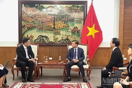 Quang cảnh buổi làm việc. 