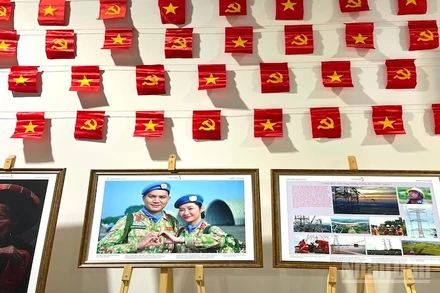 Không gian trưng bày tại triển lãm "Việt Nam hạnh phúc". 