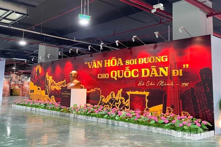 Không gian trưng bày sinh động, thu hút đông khách tham quan.