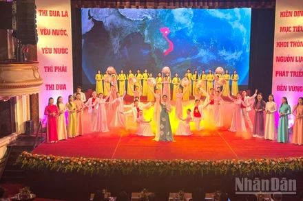 Chương trình văn nghệ chào mừng đại hội. 