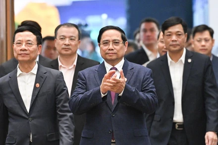 Thủ tướng Phạm Minh Chính và các đại biểu đến dự hội nghị.