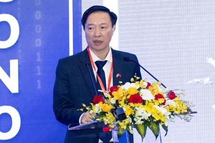 Thiếu tướng Nguyễn Ngọc Cương, Giám đốc Trung tâm Dữ liệu Quốc gia, Phó Chủ tịch Hiệp hội Dữ liệu quốc gia phát biểu tại hội thảo.