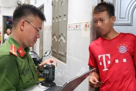 Theo Thông tư mới ban hành của Bộ Công an, từ ngày 1/7/2025, Công an cấp xã được quyền đột xuất thực hiện kiểm tra cư trú. (Ảnh minh họa: TTXVN)