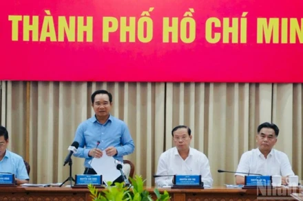Ủy viên Trung ương Đảng, Chủ tịch Ủy ban nhân dân Thành phố Hồ Chí Minh Nguyễn Văn Được phát biểu tại phiên họp.