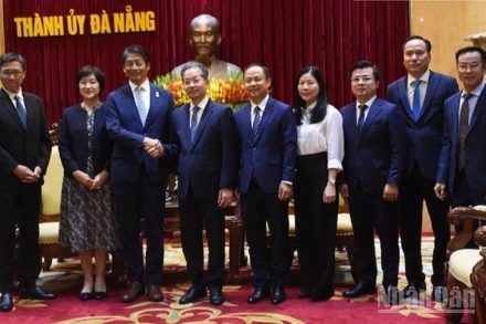 Bí thư Thành ủy Đà Nẵng Nguyễn Văn Quảng tiếp Đại sứ đặc mệnh toàn quyền Nhật Bản tại Việt Nam Ito Naoki và phu nhân. (Ảnh: ANH ĐÀO)