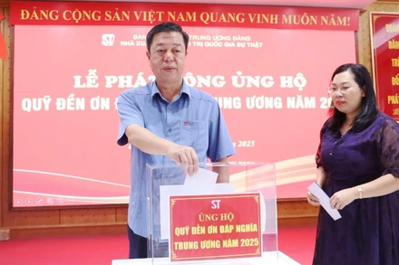 Nhà xuất bản Chính trị quốc gia Sự thật ủng hộ Quỹ “Đền ơn đáp nghĩa”