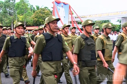 Ra mắt lực lượng an ninh trật tự cơ sở trấn áp các loại tội phạm trên địa bàn thành phố Cần Thơ.