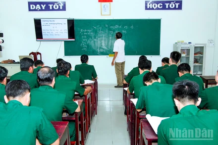 Bộ đội Biên phòng thành phố Cần Thơ phối hợp với Trường Bổ túc Văn hóa Pali Trung cấp Nam Bộ tổ chức lớp bồi dưỡng tiếng Khmer năm 2025 