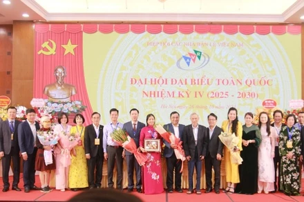 Ra mắt Ban chấp hành Hiệp hội Các nhà bán lẻ Việt Nam khóa IV, nhiệm kỳ 2025-2030.