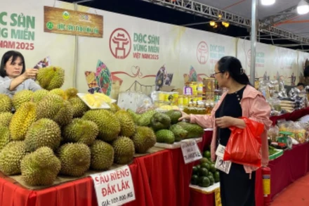 Các đặc sản vùng miền được giới thiệu, quảng bá tại hội chợ.